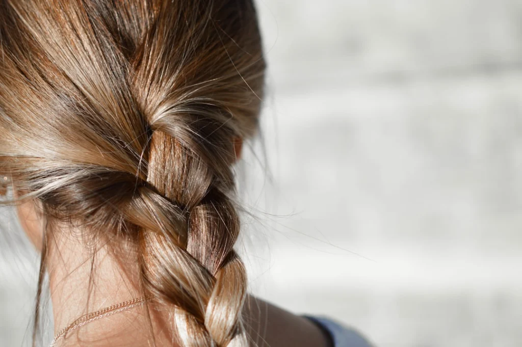 Tendance coiffure été 2026 femme 50 ans : coupes cheveux fins et ondulés